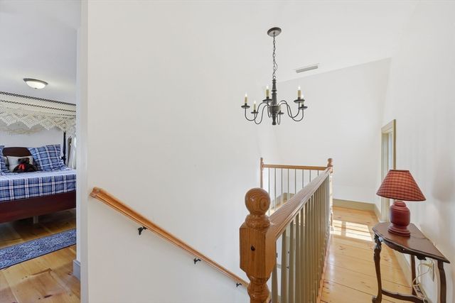 405 Rock Valley Rd, Holyoke, MA 01040