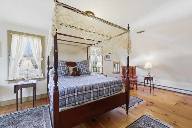 405 Rock Valley Rd, Holyoke, MA 01040