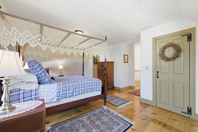 405 Rock Valley Rd, Holyoke, MA 01040