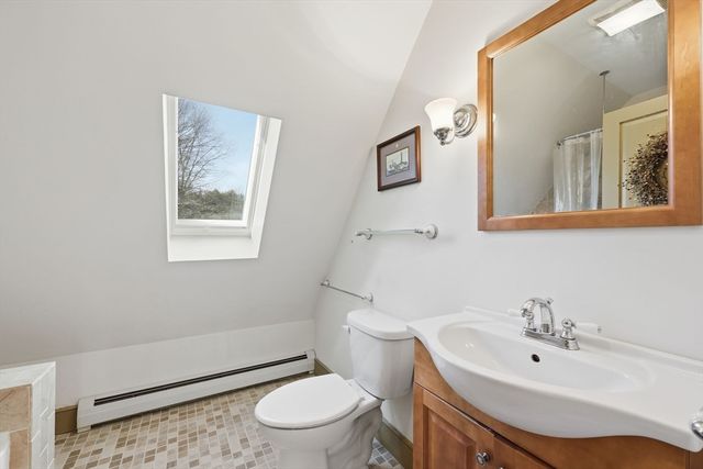 405 Rock Valley Rd, Holyoke, MA 01040