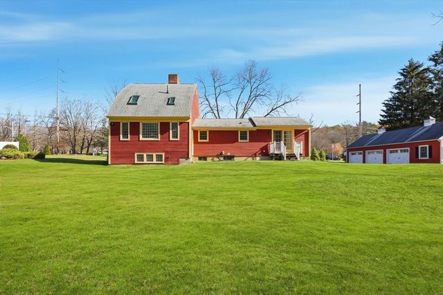 405 Rock Valley Rd, Holyoke, MA 01040