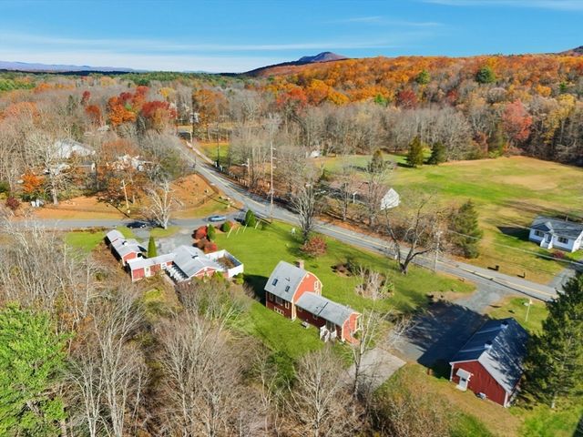 405 Rock Valley Rd, Holyoke, MA 01040