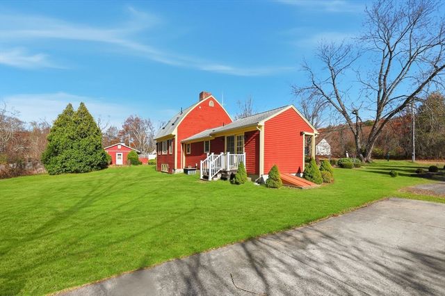 405 Rock Valley Rd, Holyoke, MA 01040