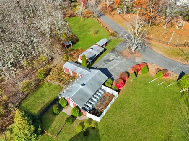 405 Rock Valley Rd, Holyoke, MA 01040