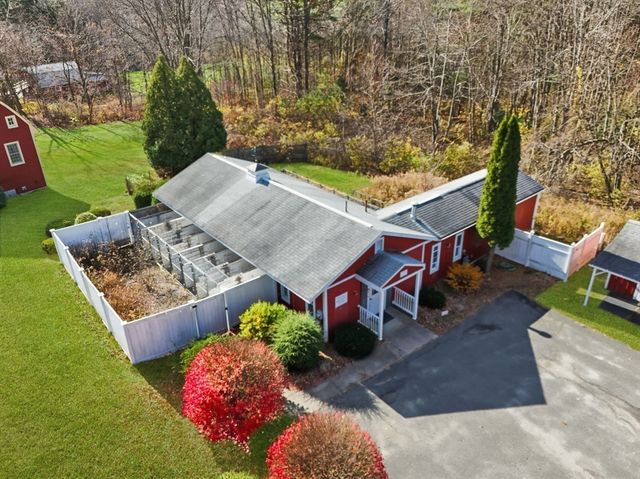 405 Rock Valley Rd, Holyoke, MA 01040