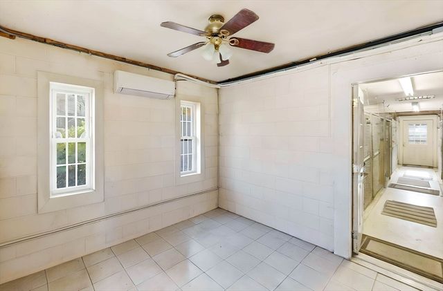 405 Rock Valley Rd, Holyoke, MA 01040