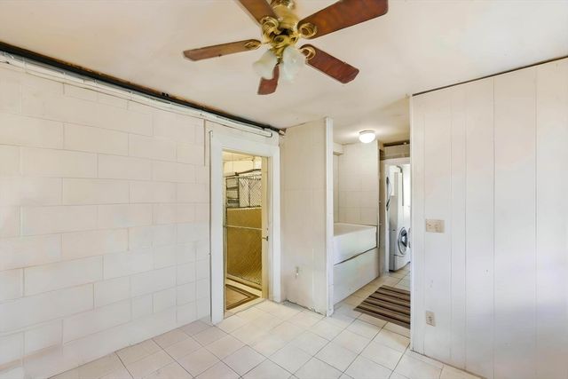 405 Rock Valley Rd, Holyoke, MA 01040