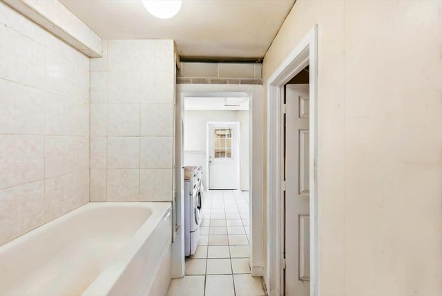 405 Rock Valley Rd, Holyoke, MA 01040