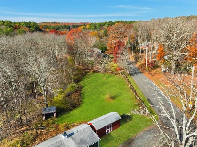 405 Rock Valley Rd, Holyoke, MA 01040