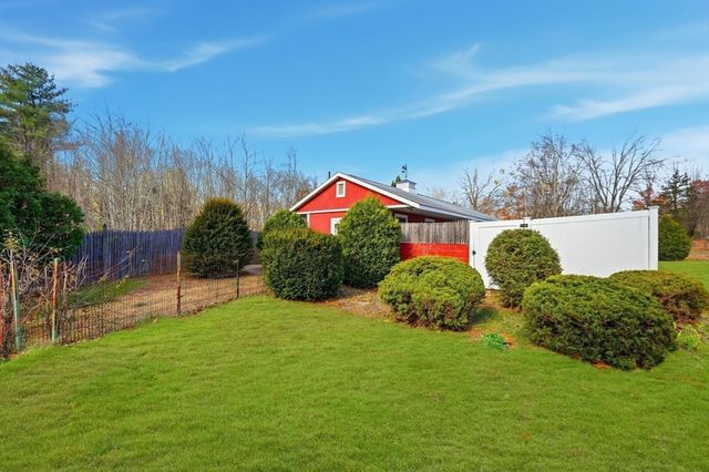 405 Rock Valley Rd, Holyoke, MA 01040