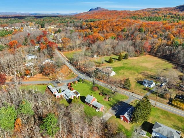 405 Rock Valley Rd, Holyoke, MA 01040
