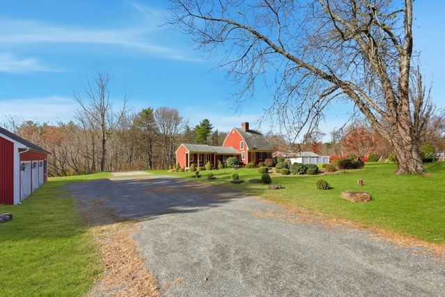 405 Rock Valley Rd, Holyoke, MA 01040