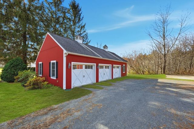 405 Rock Valley Rd, Holyoke, MA 01040