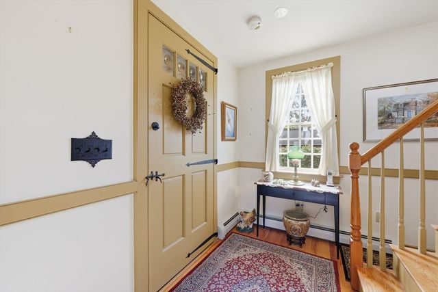 405 Rock Valley Rd, Holyoke, MA 01040