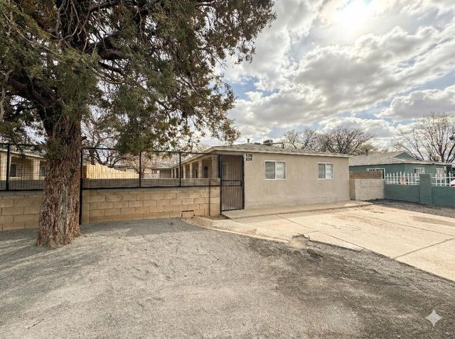 8316 Trumbull Avenue SE, Albuquerque, NM 87108