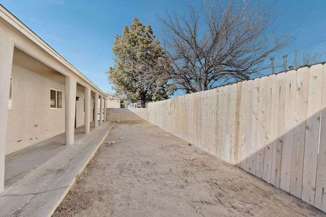 8316 Trumbull Avenue SE, Albuquerque, NM 87108