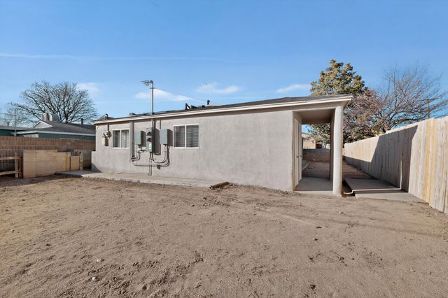 8316 Trumbull Avenue SE, Albuquerque, NM 87108