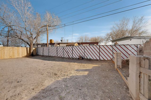 8316 Trumbull Avenue SE, Albuquerque, NM 87108