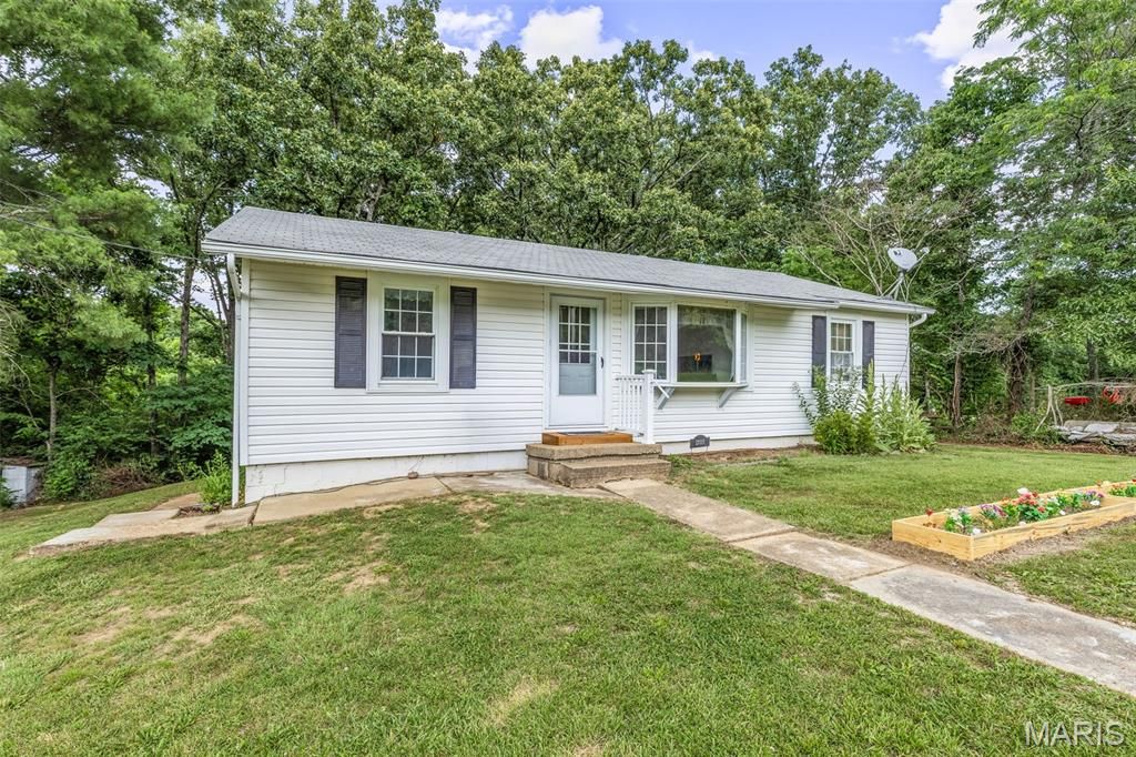 Image 2 of property listing at 13015 State Road Cc, Festus, MO 63028