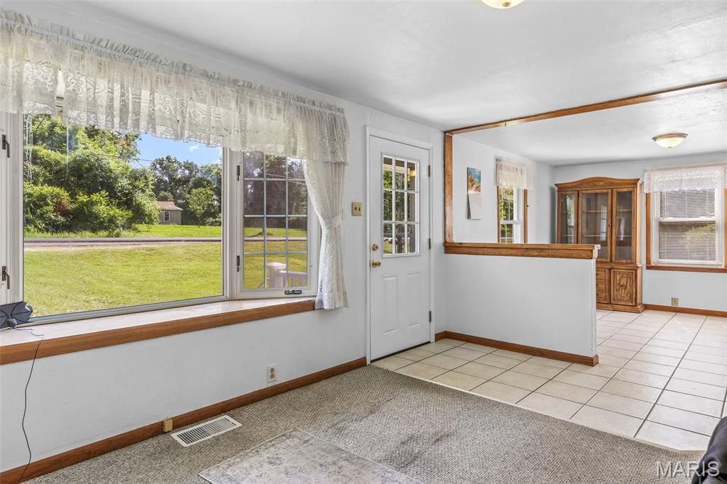 Image 11 of property listing at 13015 State Road Cc, Festus, MO 63028