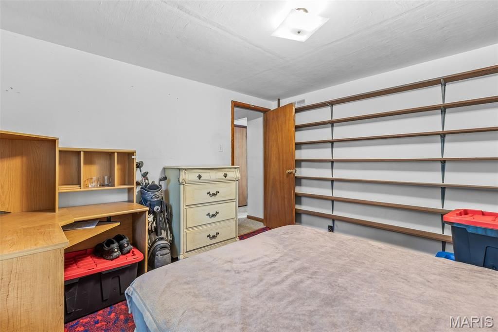 Image 16 of property listing at 13015 State Road Cc, Festus, MO 63028