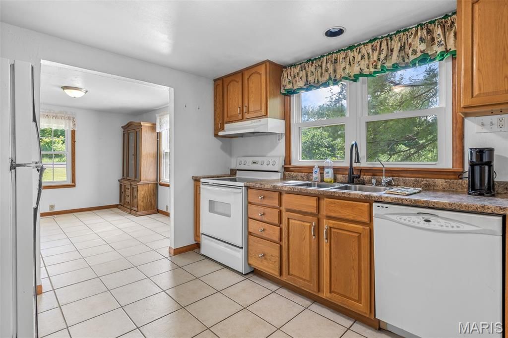 Image 7 of property listing at 13015 State Road Cc, Festus, MO 63028