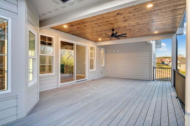 220 Emerald Bay DR, Moneta, VA 24121