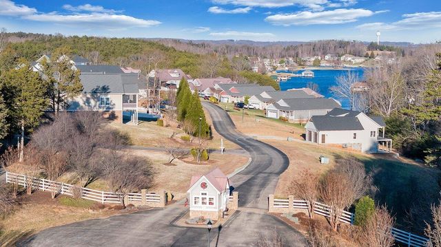 220 Emerald Bay DR, Moneta, VA 24121