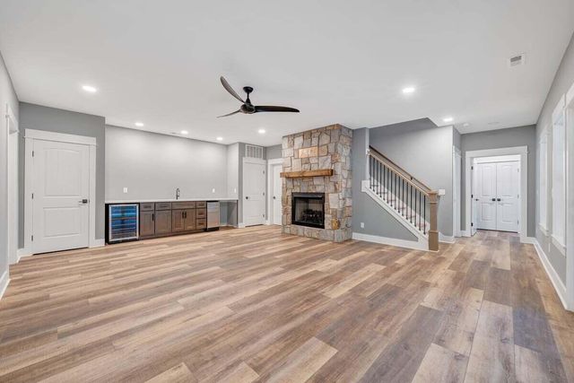 220 Emerald Bay DR, Moneta, VA 24121