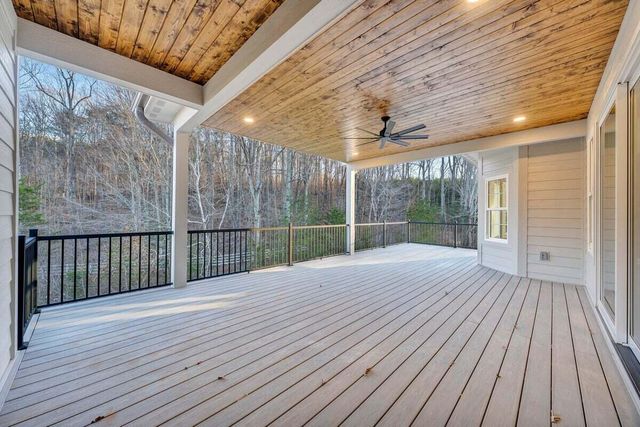 220 Emerald Bay DR, Moneta, VA 24121