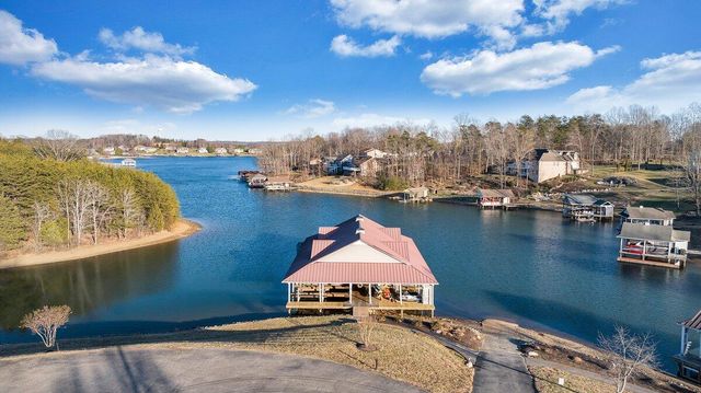 220 Emerald Bay DR, Moneta, VA 24121