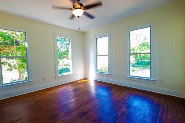 606 May Street, Palestine, TX 75801