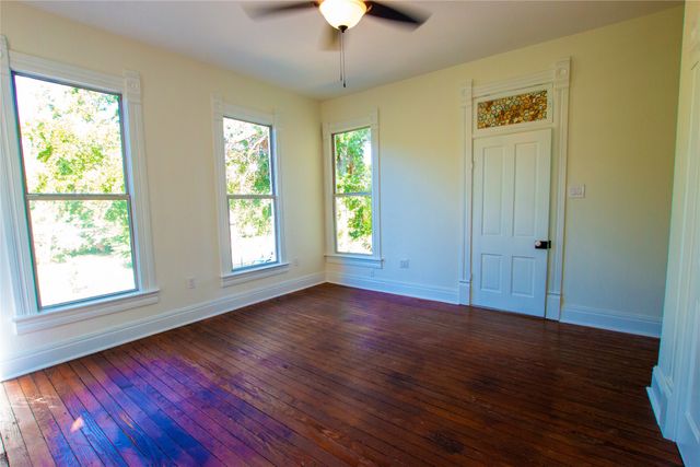 606 May Street, Palestine, TX 75801