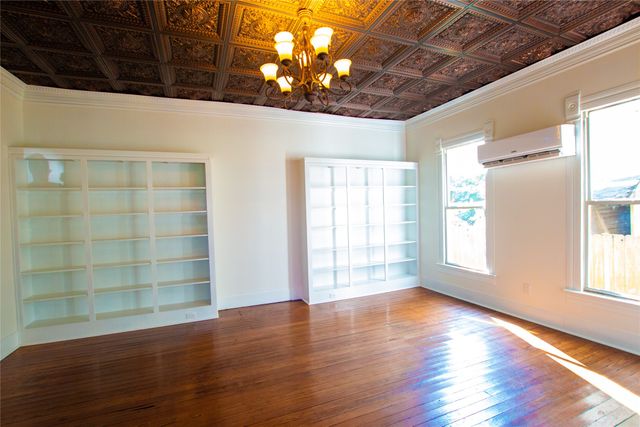 606 May Street, Palestine, TX 75801