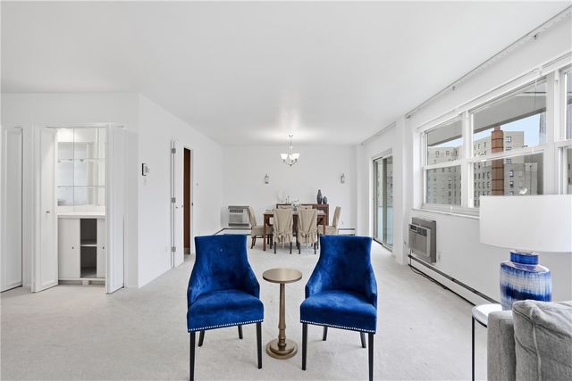 144 N Dithridge St 711, Oakland, PA 15213