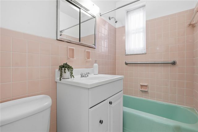 144 N Dithridge St 711, Oakland, PA 15213