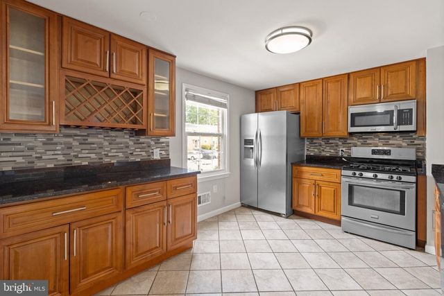 8042 SAINT ANNES CT, Alexandria, VA 22309