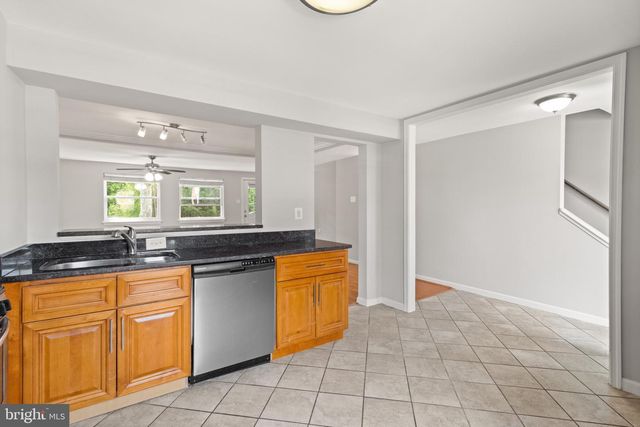 8042 SAINT ANNES CT, Alexandria, VA 22309