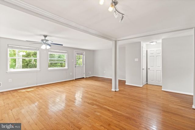 8042 SAINT ANNES CT, Alexandria, VA 22309