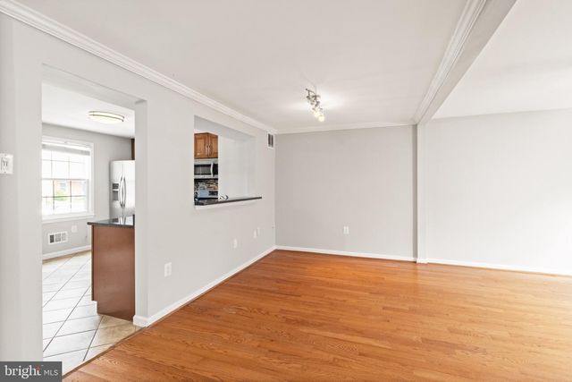 8042 SAINT ANNES CT, Alexandria, VA 22309