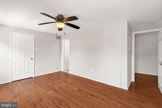 8042 SAINT ANNES CT, Alexandria, VA 22309