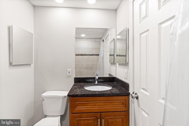 8042 SAINT ANNES CT, Alexandria, VA 22309