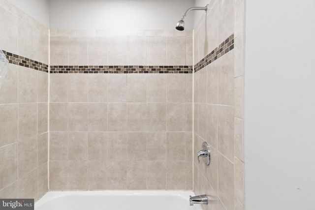 8042 SAINT ANNES CT, Alexandria, VA 22309