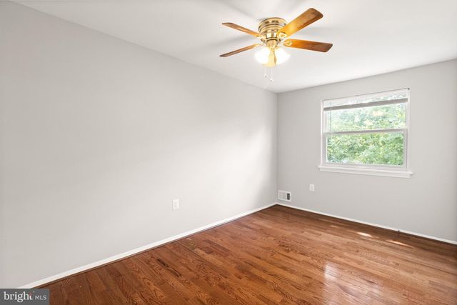 8042 SAINT ANNES CT, Alexandria, VA 22309