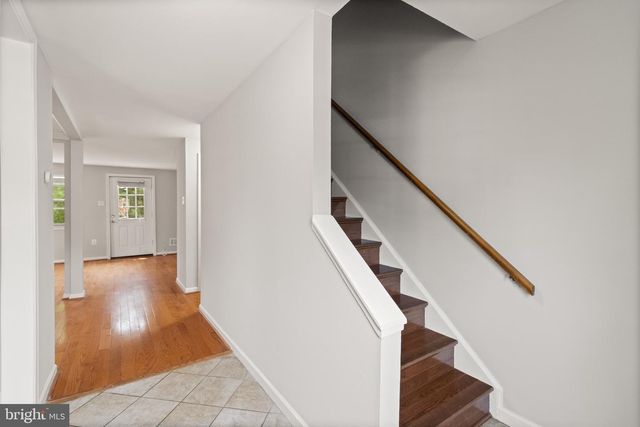 8042 SAINT ANNES CT, Alexandria, VA 22309