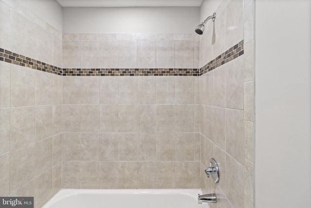 8042 SAINT ANNES CT, Alexandria, VA 22309