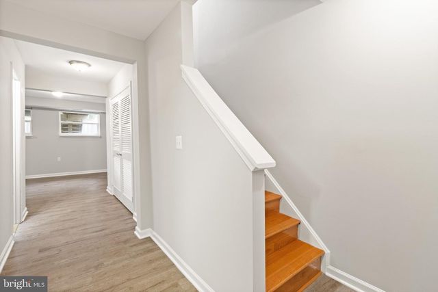 8042 SAINT ANNES CT, Alexandria, VA 22309