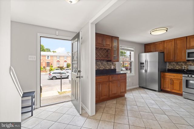 8042 SAINT ANNES CT, Alexandria, VA 22309