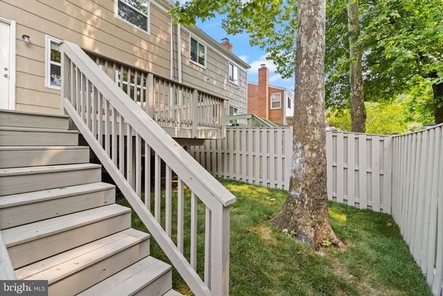 8042 SAINT ANNES CT, Alexandria, VA 22309