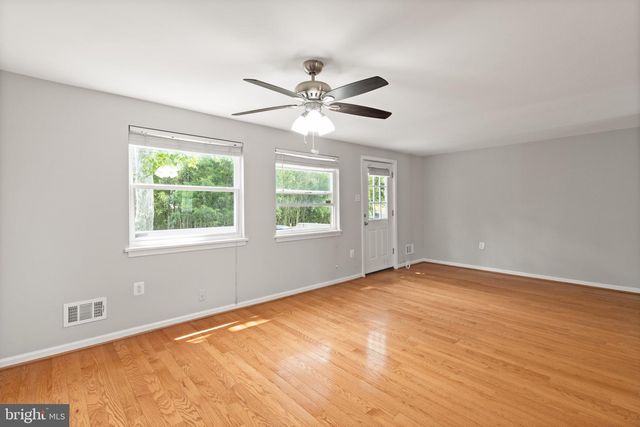 8042 SAINT ANNES CT, Alexandria, VA 22309